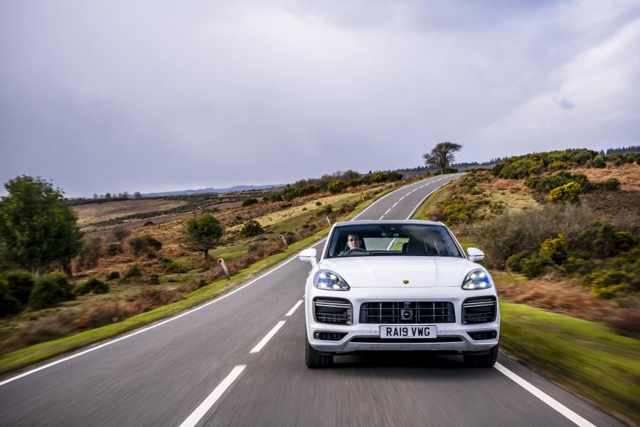  Porsche Cayenne Turbo Coupe 2019 года  (UK) (фото 8 из 18)